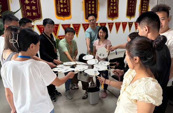 七夕小確幸！山東兆通與你共繪非遺漆扇，共赴美好未來(lái)